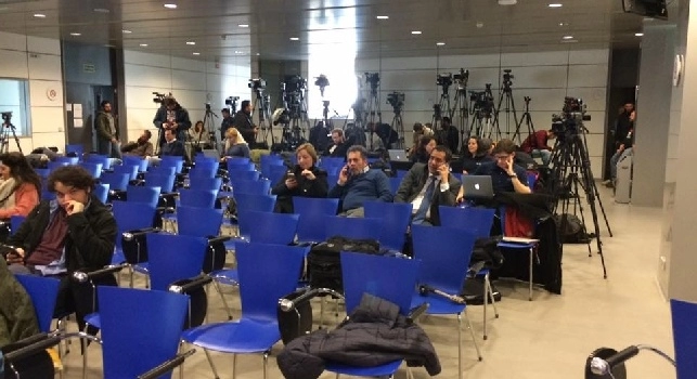 Giornalisti da tutto il mondo per la conferenza di Zidane, tantissime telecamere a riprendere (FOTO CN24)