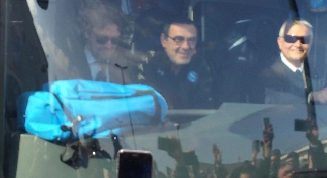 Chi non salta juventino è!: Sarri si schioda dal sediolino, delirio Napoli a Capodichino! (VIDEO CN24)