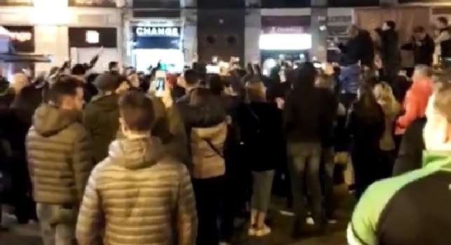 L'entusiasmo dei napoletani a Madrid: Chi non salta juventino è! (VIDEO)