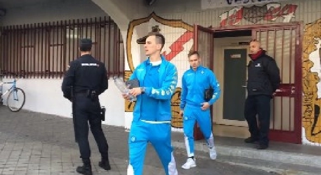 Sorpresa per Zielinski e Milik: dei tifosi polacchi li attendono al termine della rifinitura  [VIDEO ESCLUSIVO]