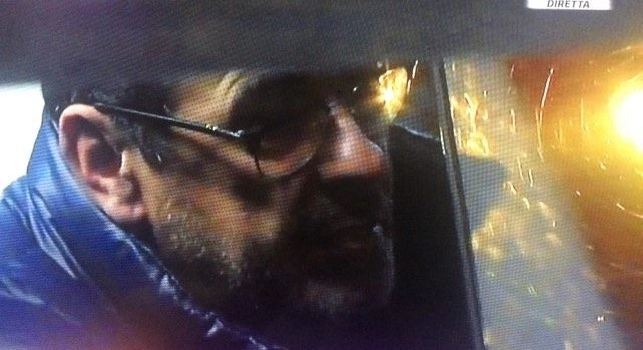 Il Napoli lascia l'hotel, Sarri pensieroso in pullman verso il Bernabeu [FOTO]
