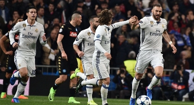 Reina disturba in uscita Benzema che clamorosamente colpisce il palo a tu per tu con lo spagnolo!