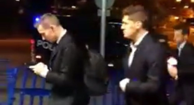 Ce la facciamo al ritorno, dai che vinciamo. Azzurri distrutti, i tifosi li rincuorano! [VIDEO INEDITO]