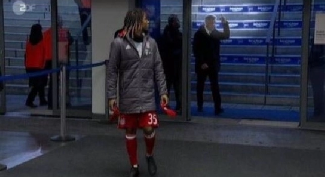 Finale incandescente tra Bayern ed Hertha Berlino: dito medio di Ancelotti ai tifosi: Sì, l'ho fatto. Mi avevano sputato! [FOTO]
