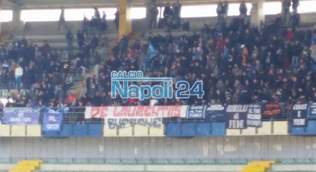 De Laurentiis buffone!: striscione al veleno dei tifosi del Napoli al Bentegodi [FOTO CN24]