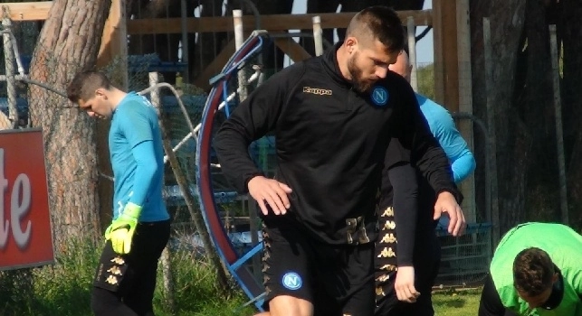 Relax per gli azzurri, Pavoletti si gode il sole a Marechiaro [VIDEO]