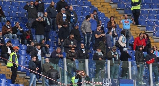 Ultras Napoli scatenati all'Olimpico: i supporters partenopei <i>on fire</i> anche dopo la sconfitta! [VIDEO]