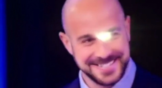 Reina e Mertens a 'C'è Posta per te', tutto lo studio canta: Napoli, Napoli!, Maria De Filippi sorprende tutti [VIDEO]