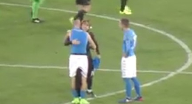 Campioni faccia a faccia: bellissimo gesto tra Hamsik e Modric a fine gara [VIDEO]