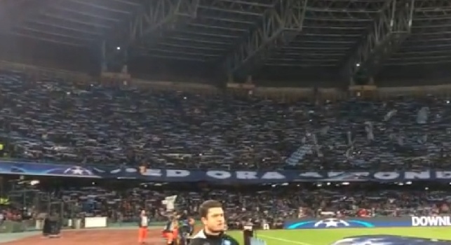 Ssc Napoli, lo speaker filma dal campo la sciarpata post partita: da pelle d'oca! [VIDEO]