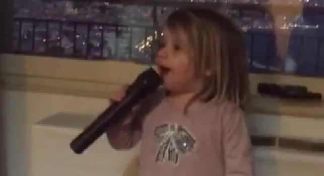 Giaccherini ha insegnato alla figlia piccola 'Un giorno all'improvviso': il risultato è meraviglioso! [VIDEO]