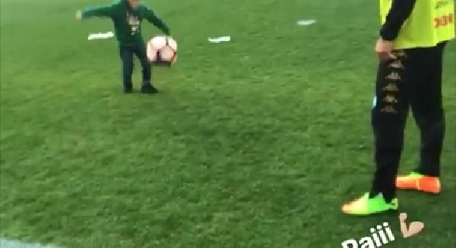 Allan in campo al San Paolo con i suoi figli [FOTO]