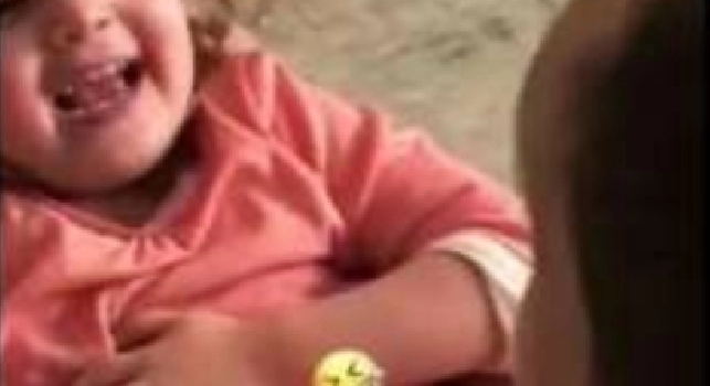 Callejon versione tenerezza: è il papà che tutti vorrebbero [VIDEO]