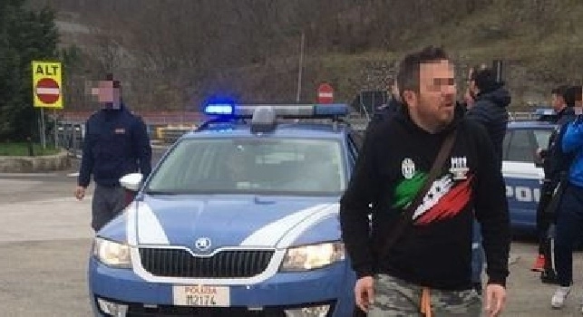 Tifosi Juve in partenza per Genova, napoletani intercettano l'autobus e lo speronano