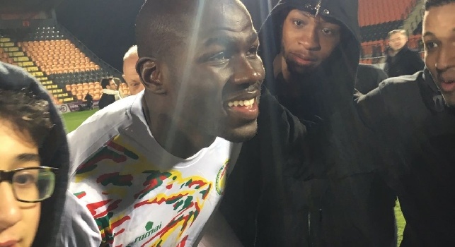 Il Senegal di Koulibaly pareggia a Londra, invasione di campo dei tifosi e scatto con il difensore azzurro a fine gara [FOTO & VIDEO]