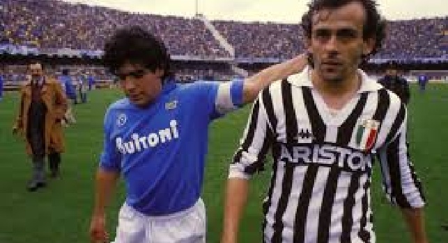 La spocchia di Platini: Avrei potuto giocare con Maradona? Magari sarebbe stato lui a giocare con me