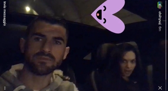 Hysaj, giro in auto con la sua Fiorenza [FOTO]
