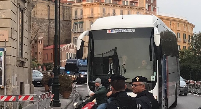 La Juve lascia l'Hotel Parker's con il solito bus anonimo, direzione San Paolo [FOTO & VIDEO CN24]