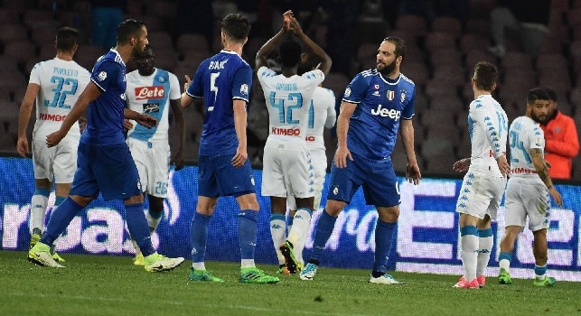 Dallo sguardo di Higuain alle mani nei capelli di Pavoletti: gli scatti di Napoli-Juventus [FOTOGALLERY CN24]