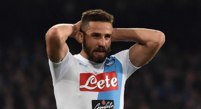 Leonardo Pavoletti &egrave; un calciatore italiano, attaccante del Napoli.