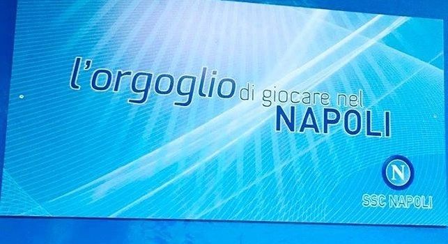 L'orgoglio di giocare nel Napoli. Capitan Hamsik pubblica il nuovo pannello degli spogliatoi [FOTO]