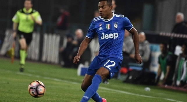 Juventus, brutta tegola per Maurizio Sarri: infortunio muscolare per Alex Sandro