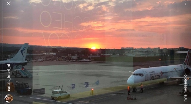 Uno spettacolare tramonto in aeroporto per lady Jorginho [FOTO]