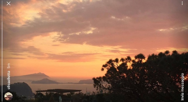 Lady Pavoletti innamorata di Napoli: Che tramonto! [FOTO]