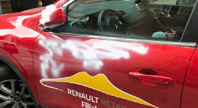 Brutta sorpresa per Alvino, auto vandalizzata con scritte anti-Napoli [FOTO]