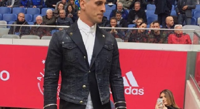 Milik torna all'Ajax da re, giro di campo prima della gara contro l'Heerenveen [VIDEO]