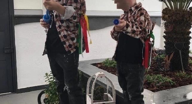La pasquetta speciale di Hamsik coi suoi figli: Pronti a giocare [FOTO]