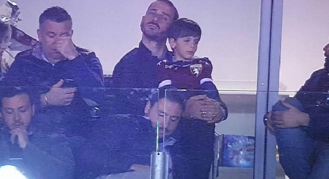 Gesto bellissimo che fa sorridere: Bonucci guarda Torino-Sampdoria in tribuna per il figlio tifoso 'granata'! [FOTO]