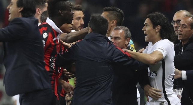 Nizza-PSG, che lite tra Balotelli e Cavani: si arriva alle mani [VIDEO]