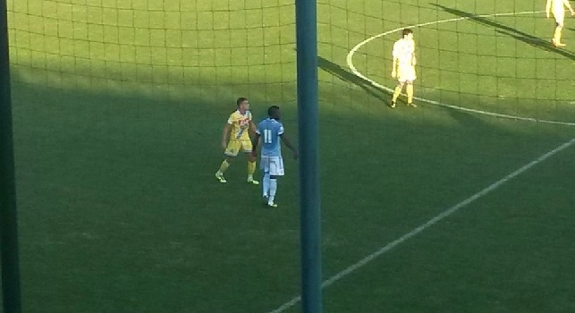 Totti sleale con Felipe Anderson sotto gli occhi di Orsato, Tounkara lo attacca: Pezzo di m***a! [VIDEO]