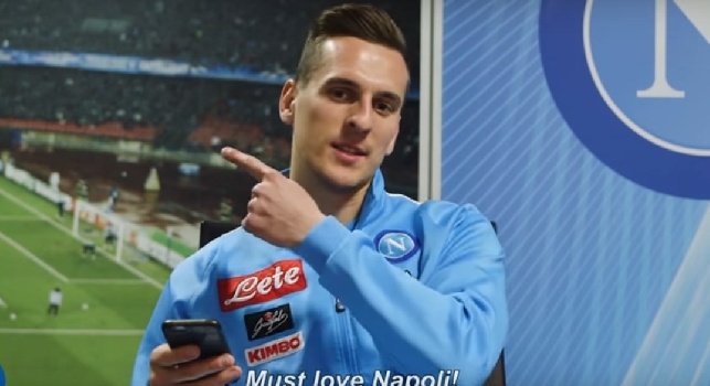 Il Napoli sbarca su Tinder,  in palio un appuntamento con Milik! [VIDEO]