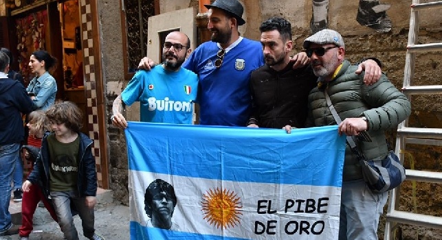 Quartieri Spagnoli, presentato il murales dell'artista argentino dedicato a Maradona [FOTOGALLERY & VIDEO CN24]