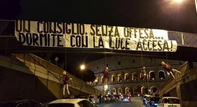 INCREDIBILE - Al Colosseo manichini impiccati di Salah, De Rossi e Nainggolan: Un consiglio senza offesa, dormite con la luce accesa [FOTO]