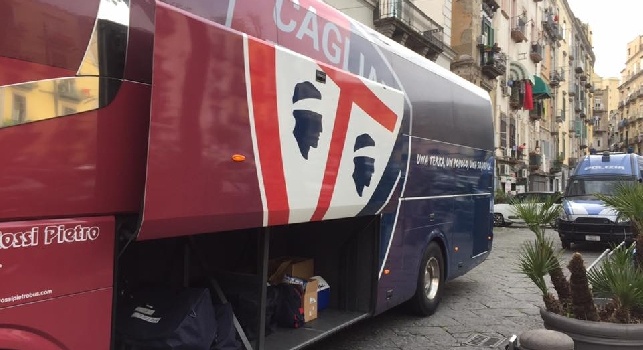 Cagliari pronto per la partenza direzione San Paolo, ma c'è una <i>sorpresa</i>: stupita anche la Polizia [FOTO CN24]