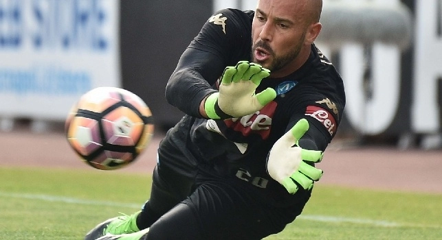 Napoli-Fiorentina 4-1, Reina c'&egrave;: parata spettacolare su tiro di Ilicic [VIDEO]