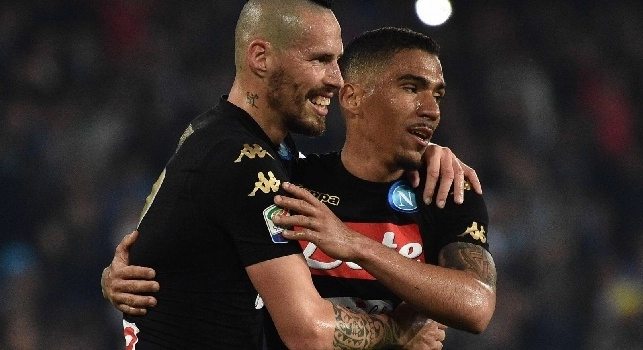 Allan festeggia la convocazione alla Coppa America. Si brinda col prosecco targato 'Hamsik'. Poi la dedica all'ex compagno: Ciao bocellò [VIDEO]