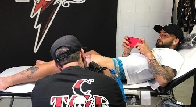 Nuovo tattoo per Insigne, il tatuatore: Grazie sempre della fiducia, alla prossima sessione [FOTO]