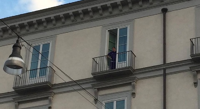 La Fiorentina sbarca a Napoli, Ilicic si gode il centro storico dalla finestra dell'hotel [VIDEO ESCLUSIVO]