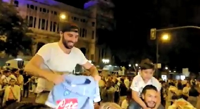 Hala Madrid, Juve mer*a!: infiltrati napoletani nella festa scudetto del Real [VIDEO]