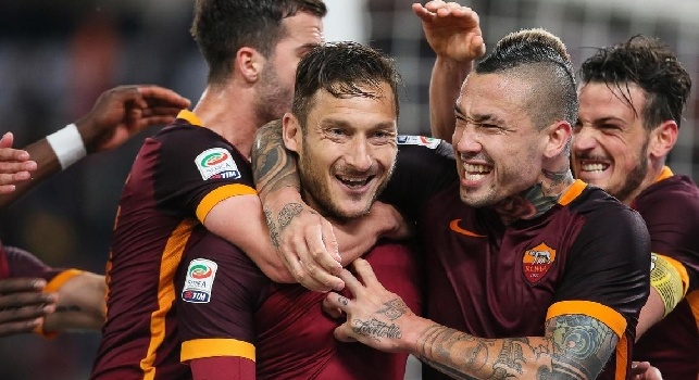 Addio al calcio di Totti, tutto l'Olimpico piange a dirotto per il ritiro del capitano [VIDEO]