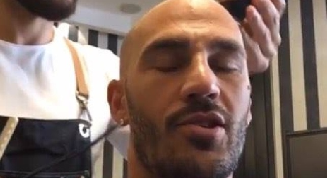 Paolo Cannavaro, show dal barbiere: Mi ha accettato perché è cainatm, nun se mai vist che... [VIDEO]