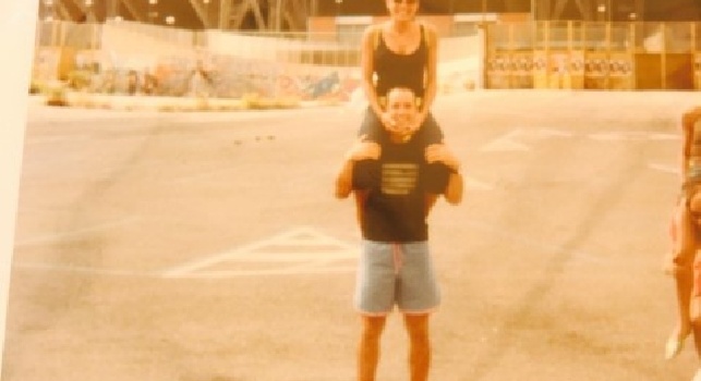 Reina e la moglie, spunta lo scatto al San Paolo del 2003: 14 anni fa, destino casuale!. E Mertens commenta... [FOTO]