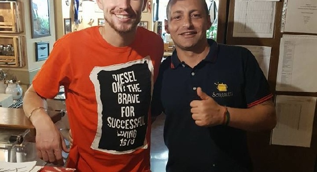 Jorginho si gusta la lardiata della Trattoria Scugnizzi al Vomero [FOTO]