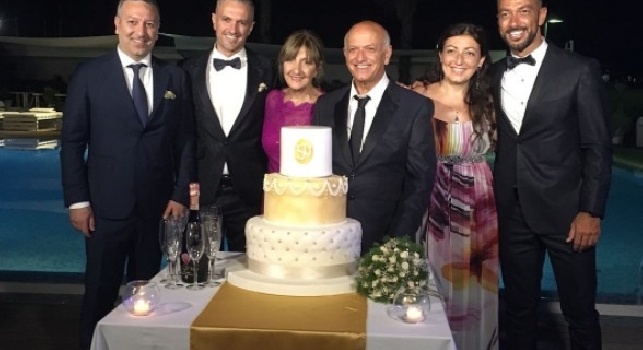 Nozze d'oro per i genitori, Quagliarella emozionato: Vedervi felici mi riempie il cuore di gioia [FOTO]