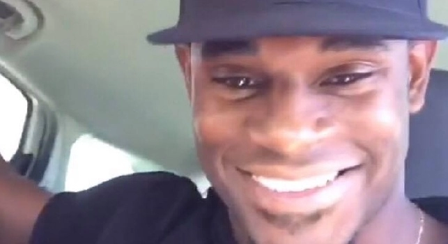 Zapata torna a Napoli e se la ride: l'autista tifoso gli dedica un coro da stadio [VIDEO]