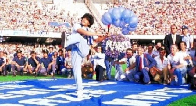 Repubblica - Maradona al San Paolo per Napoli-Barcellona, la prossima mossa spetta ad ADL! Messi nel tempio del suo idolo